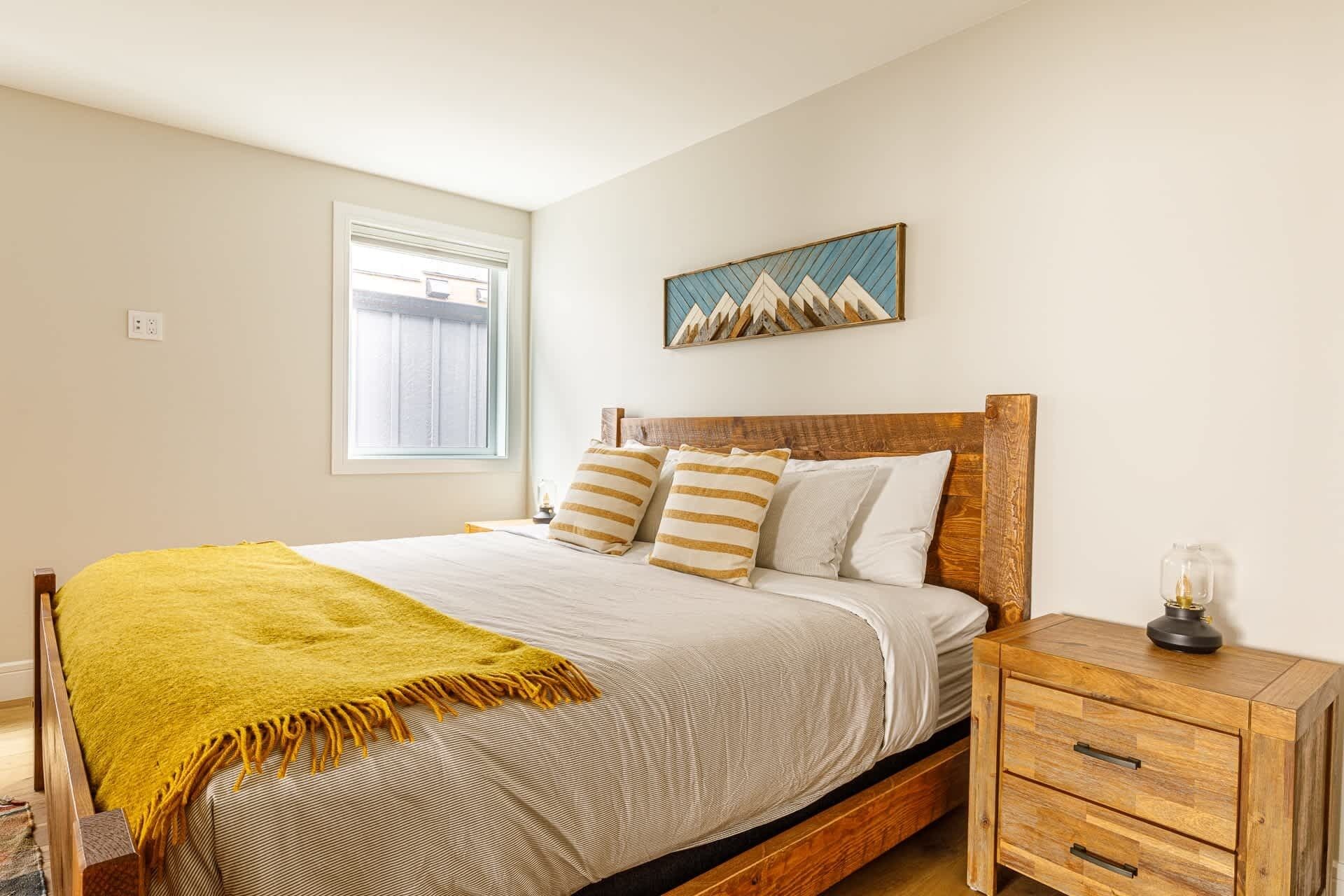 3 habitaciones, tabla de planchar con plancha y cuna de viaje 