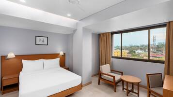 Superior Room | Minibar, in-room safe, desk, laptop workspace