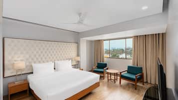 Suite, 1 Bedroom | Minibar, in-room safe, desk, laptop workspace