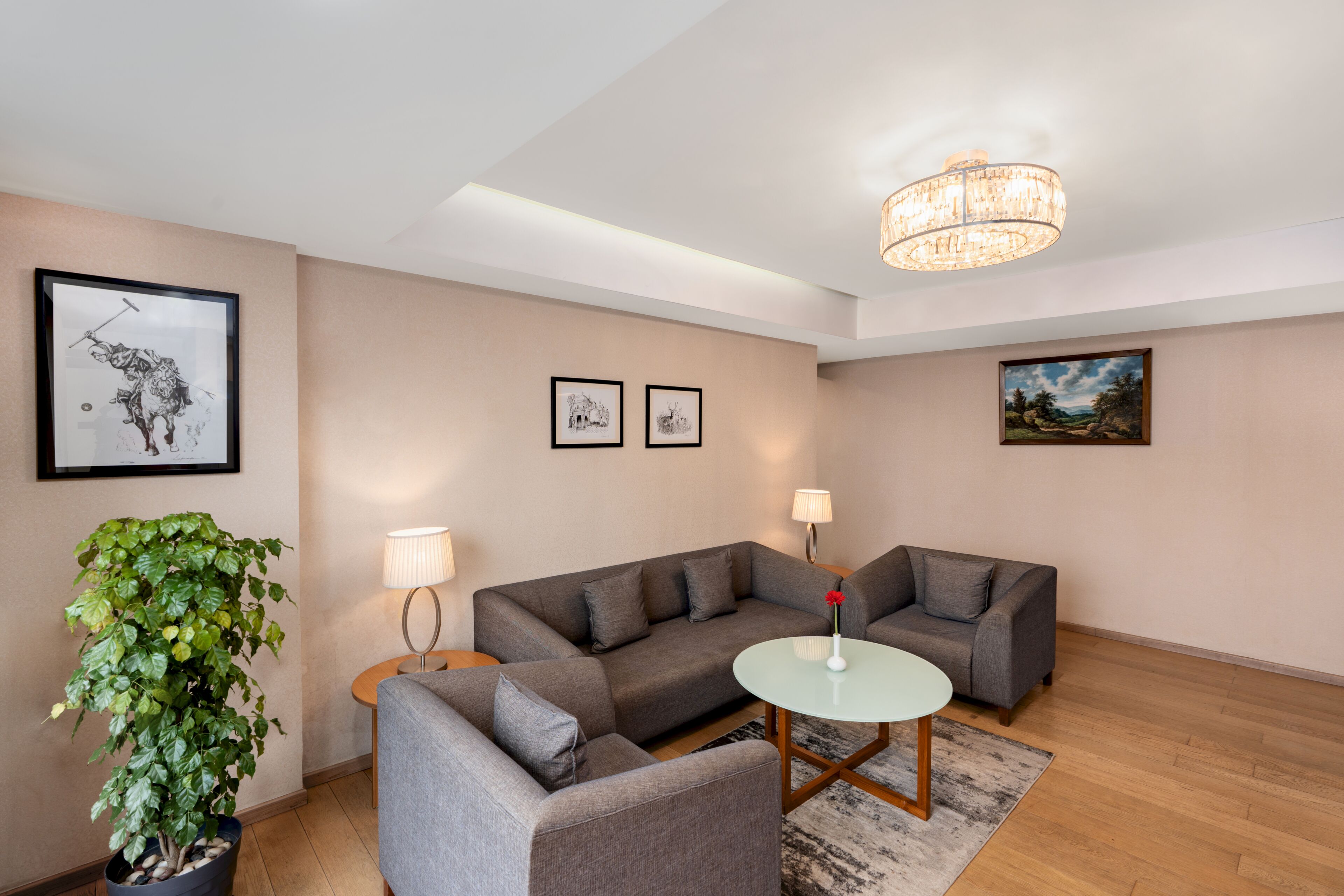 Presidential Suite | Minibar, in-room safe, desk, laptop workspace