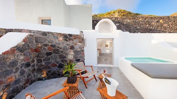 Panoramic Studio Suite, 1 King Bed, Jetted Tub, Sea View | Premium bedding, pillowtop beds, in-room safe, individually decorated
