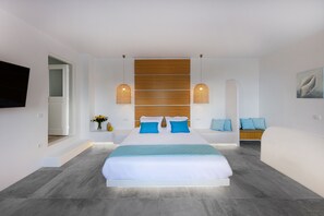 Panoramic Studio Suite, 1 King Bed, Jetted Tub, Sea View | Premium bedding, pillow-top beds, in-room safe, individually decorated - San Martino cave villas (Santorini)