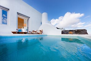 Suite estudio panorámica, 1 cama King size, hidromasaje, vista al mar | Ropa de cama de alta calidad y camas con pillow-top 