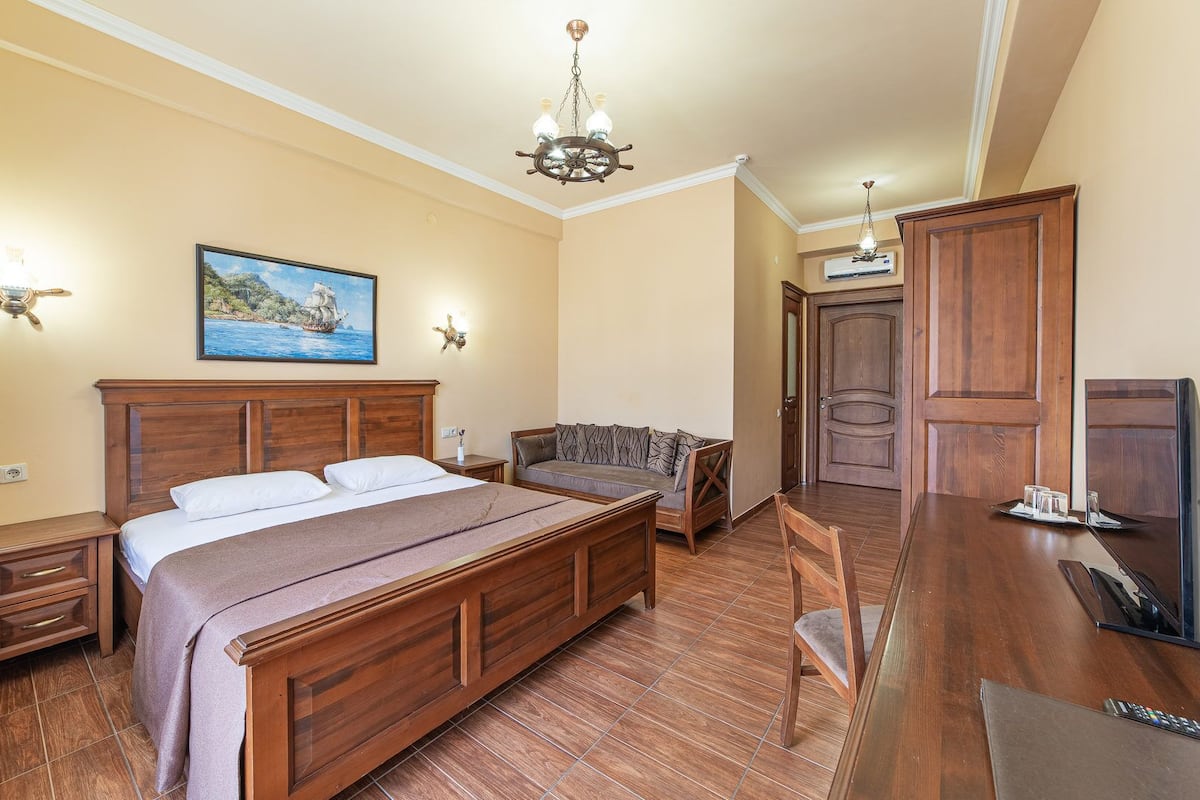 Bureau, Wi-Fi gratuit, draps fournis