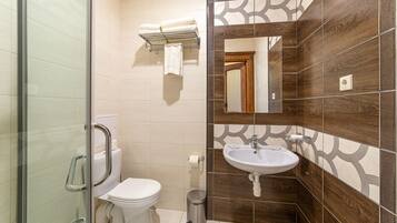 Standaard kamer | Badkamer | Een douche