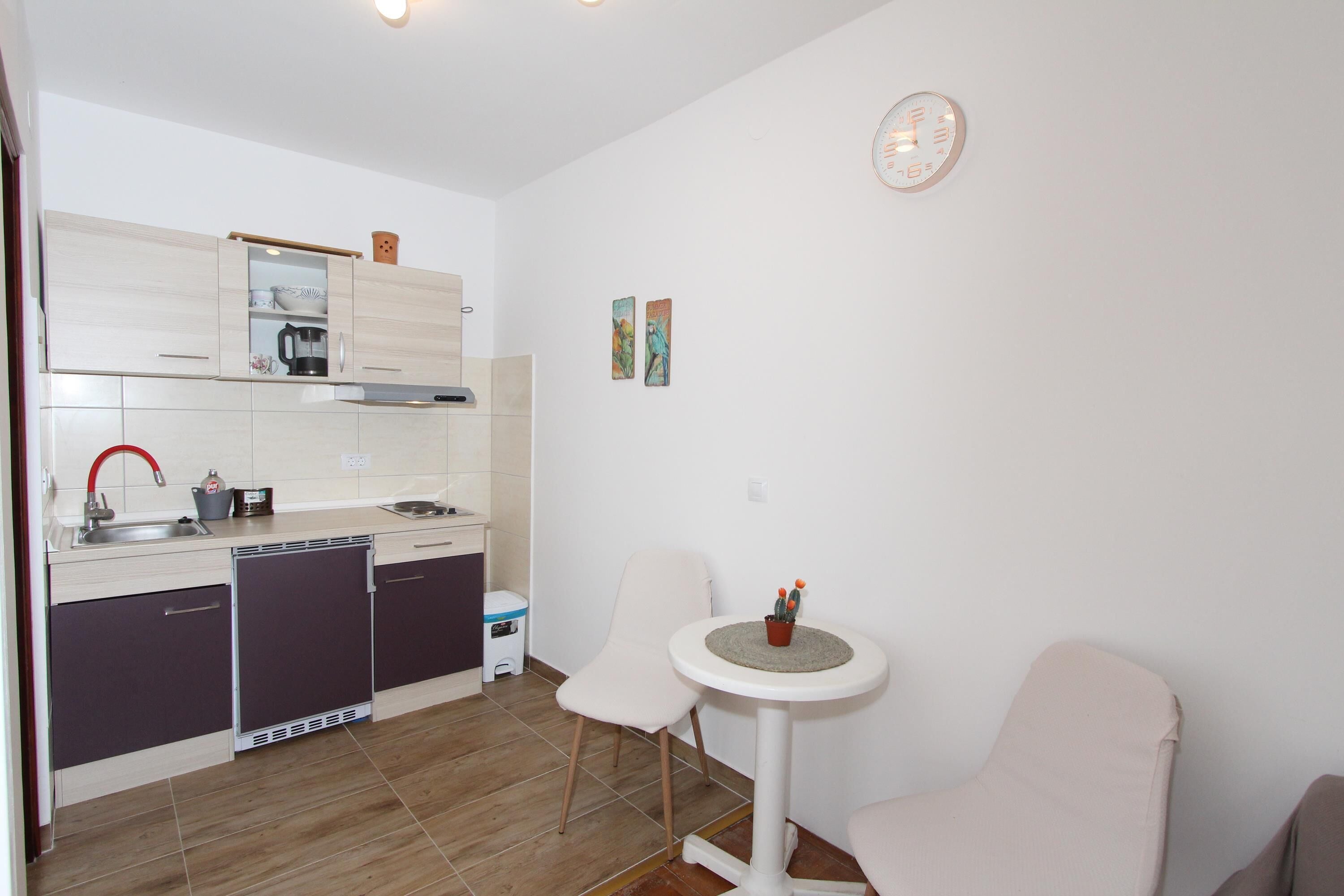 Studio, 1 Double Bed, Balcony | Private kitchen | Fridge, stovetop, cookware/dishes/utensils, freezer