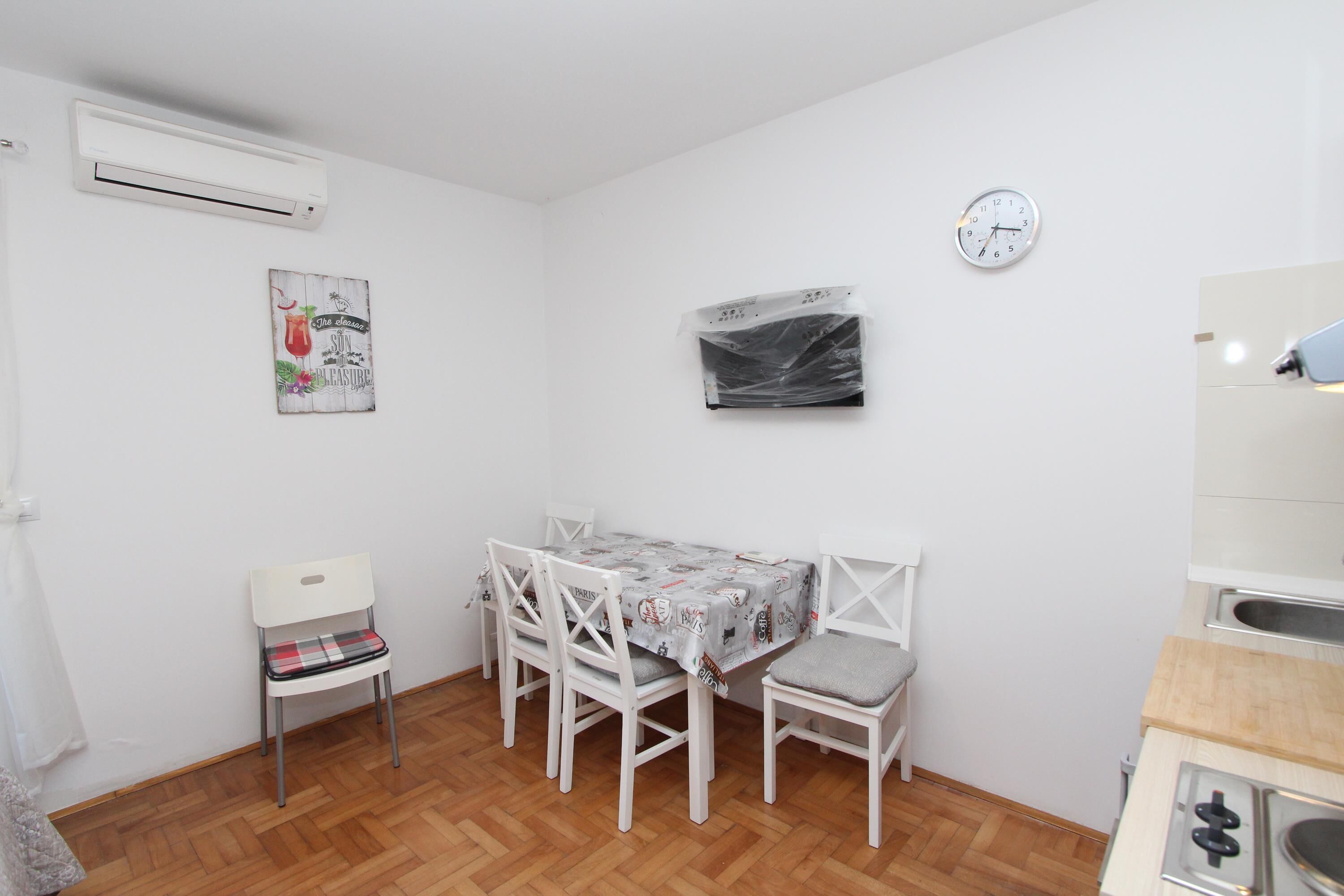 Apartment, 1 Bedroom, Balcony | Living area
