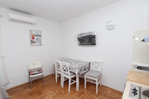 Apartment, 1 Bedroom, Balcony | Living area