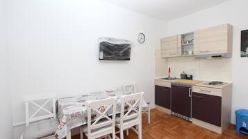 Apartment, 1 Bedroom, Balcony | Living area