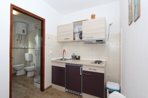 Studio, 1 Double Bed, Balcony | Private kitchen | Fridge, stovetop, cookware/dishes/utensils, freezer