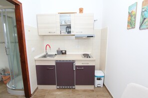 Studio, 1 Double Bed, Balcony | Private kitchen | Fridge, stovetop, cookware/dishes/utensils, freezer - Apartments Gabriel (Rovinj)