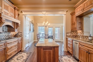Fridge, microwave, oven, stovetop - Golf Course, Enormous Porch, 2 Living Areas, Easy Access, 6 Beds, large
BR's (Hot Springs Village)