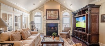 Golf Course, Enormous Porch, 2 Living Areas, Easy Access, 6 Beds, large 
BR's