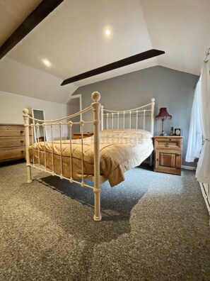 3 chambres, fer et planche Ă repasser, Wi-Fi, draps fournis