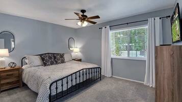 4 bedrooms, desk, iron/ironing board, travel crib