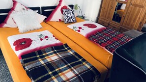 1 bedroom, desk, free WiFi, bed sheets