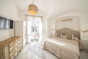 2 Schlafzimmer, Zimmersafe, Bügeleisen/Bügelbrett, WLAN