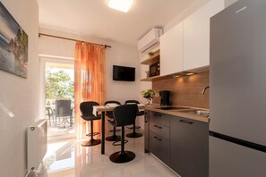 Fridge, microwave, stovetop, cookware/dishes/utensils