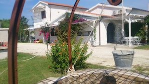 Property grounds - Villa 2.5 km from the sea, unit 2 (Basilicata)