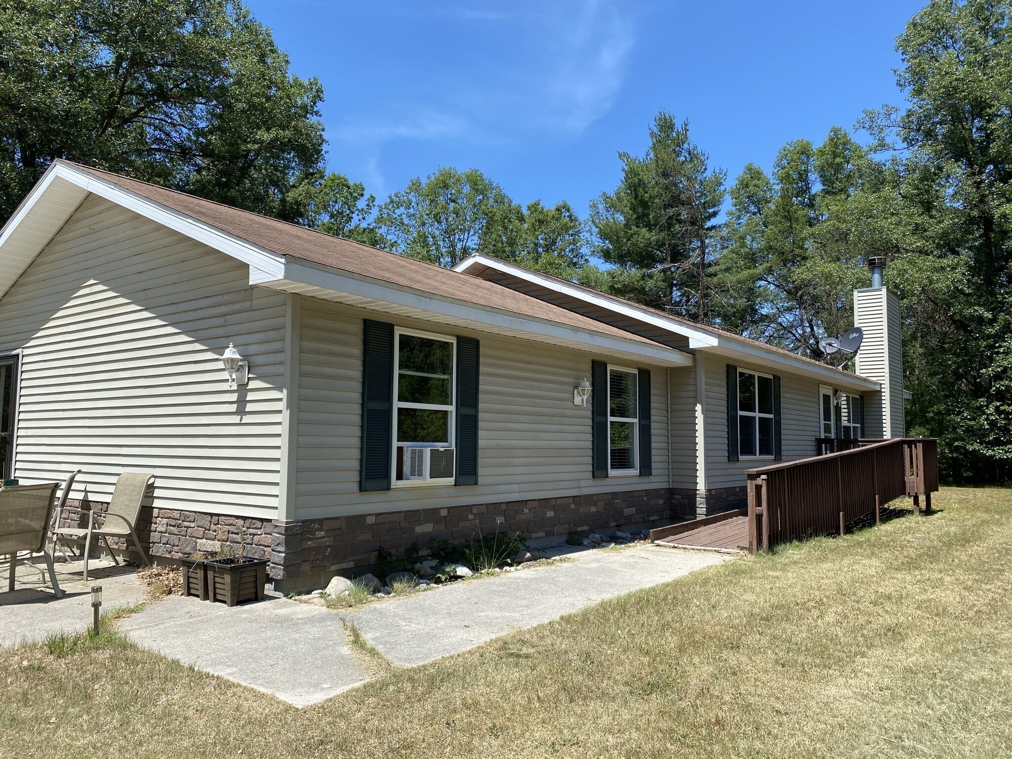 Escape to Northern Michigan! Private, secluded with spa.  ORV/snowmobile trail.