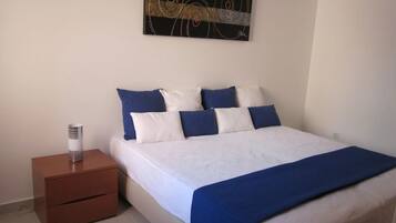 1 chambre, fer et planche Ă repasser, Wi-Fi gratuit, draps fournis