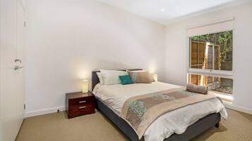 4 habitaciones, cuna de viaje, internet y ropa de cama