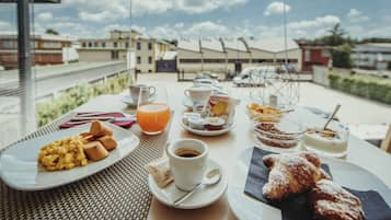 Daily buffet breakfast for a fee