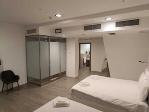 Family Studio Seminterrato | Living area | 40-inch LCD TV with digital channels, TV