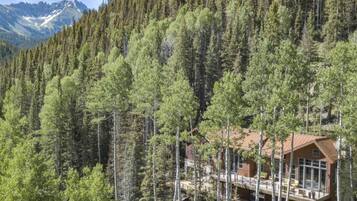 House, 5 Bedrooms | Exterior