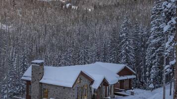 House, 5 Bedrooms | Exterior