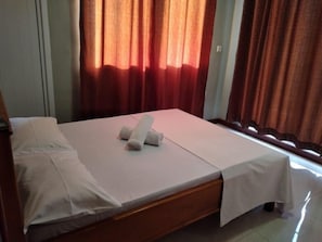 2 bedrooms, iron/ironing board, Internet, bed sheets