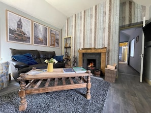 TV, fireplace