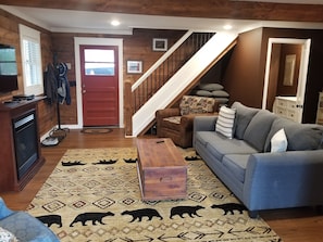 Smart TV, fireplace, video games, DVD player - Swann's View - Remodeled cabin with amazing mountain views! (Sautee Nacoochee)