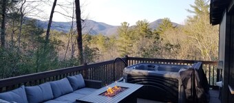 Swann's View - Remodeled cabin with amazing mountain views!