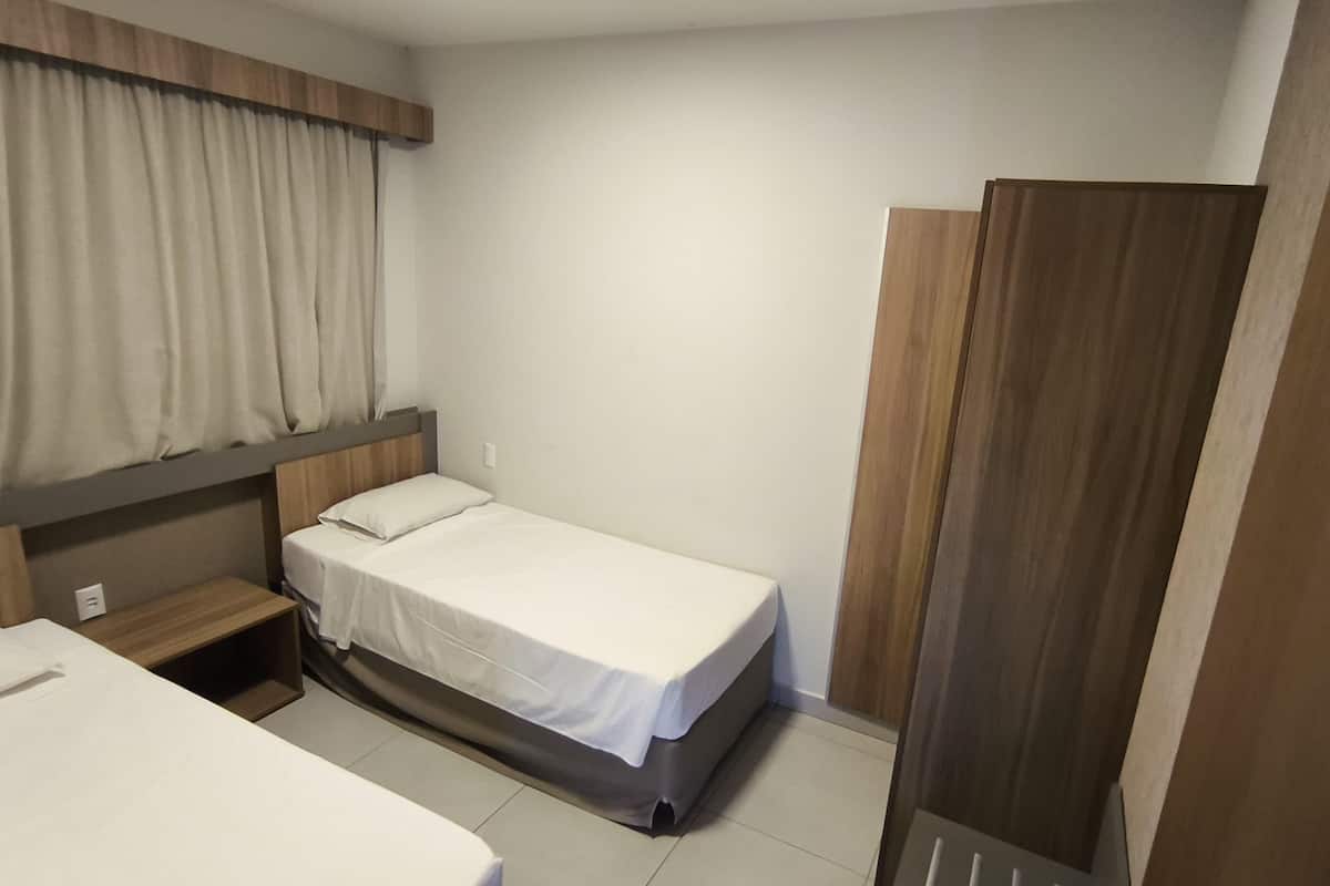 Minibar, wifi gratis y ropa de cama