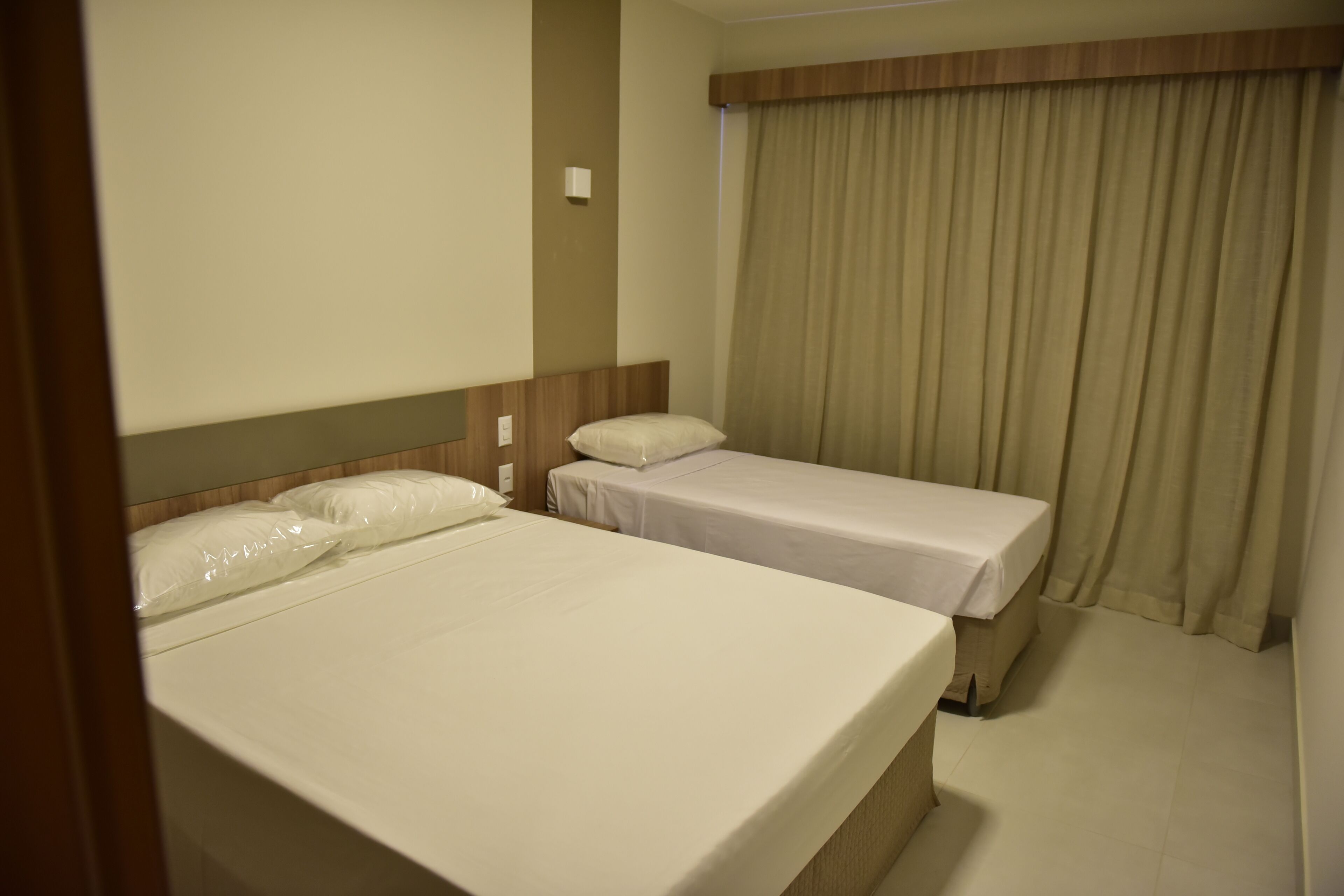 Frigobar, Wi-Fi de cortesia, roupa de cama