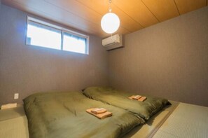 1 bedroom, desk, free WiFi, bed sheets