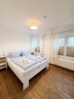 2 bedrooms, iron/ironing board, travel cot, free WiFi