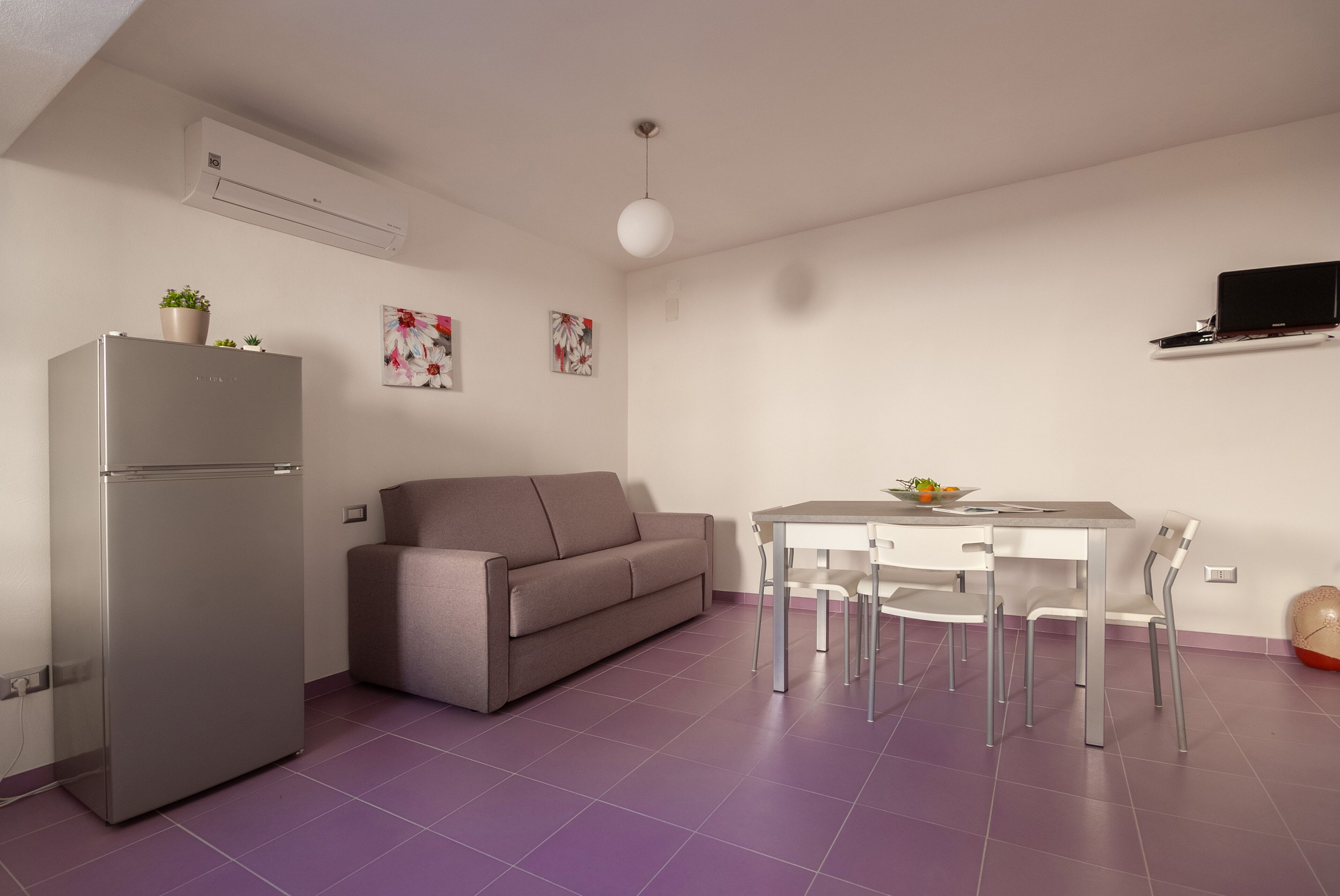 TV, tavolo da ping pong