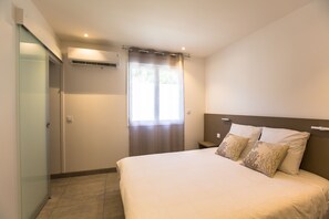 3 bedrooms, in-room safe, iron/ironing board, free WiFi