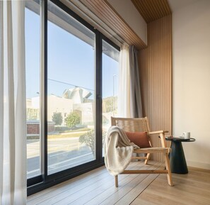 Estudio | Caja fuerte, decoración individual, escritorio