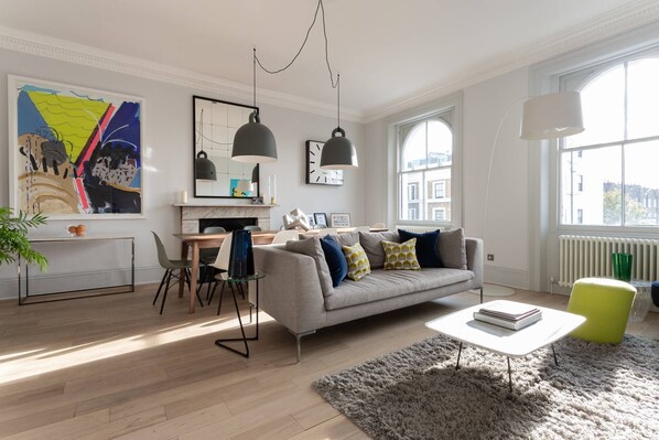 TV - Talbot Road VI by onefinestay (London)