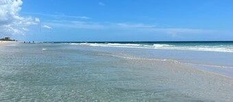 Island Beach Cottage: Your Zen Retreat by the Sea