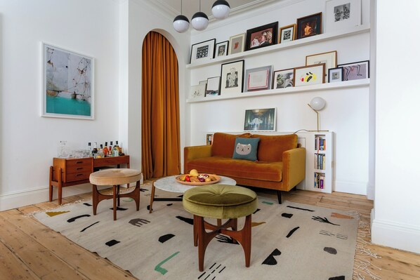 Apartment (2 Bedrooms) | Living area