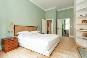 2 bedrooms, individually decorated, individually furnished