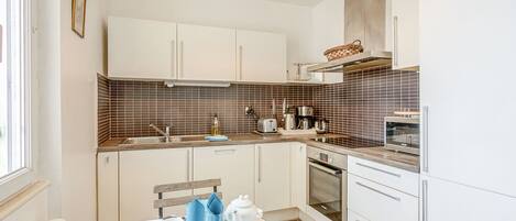 Réfrigérateur, micro-ondes, four, lave-vaisselle