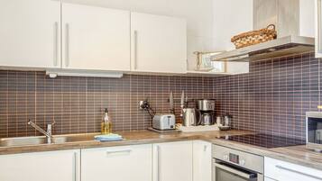 Réfrigérateur, micro-ondes, four, lave-vaisselle