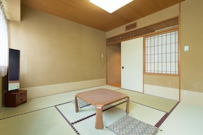 Japanese Room up to 3 guests, Non Smoking | Living area