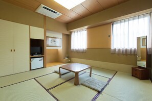 Habitación, no fumadores (Japanese-style) | Zona de estar | Televisión de pantalla plana de 28 pulgadas con canales digitales