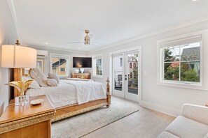 5 Schlafzimmer, Schreibtisch, Bügeleisen/Bügelbrett, Reisekinderbett